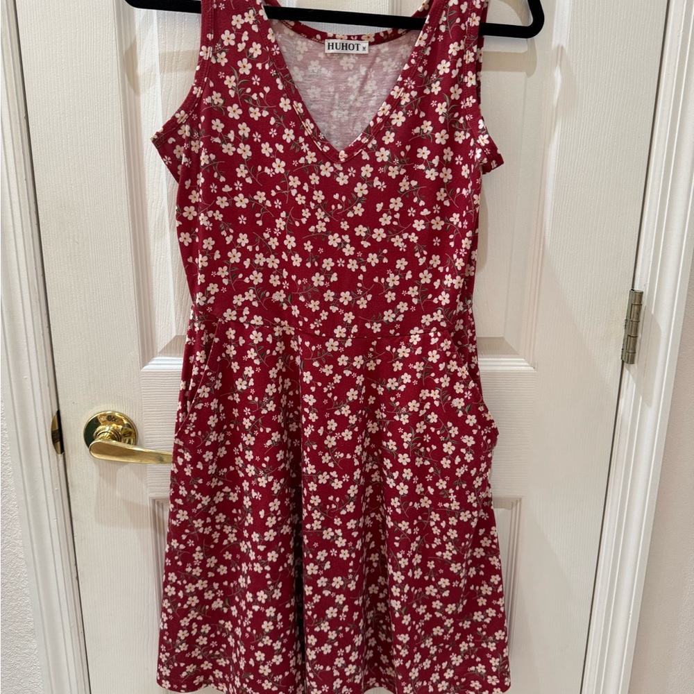 Red Mini Sundress with V-neck Sleeveless Design for Casual Wear